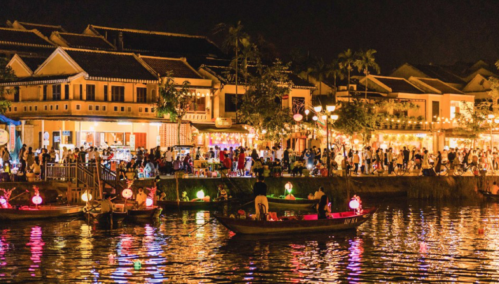 Ngắm nhìn Hội An về đêm.